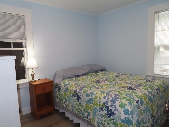 Building Photo - **Winter Rental** Fully Furnished, Beautif...