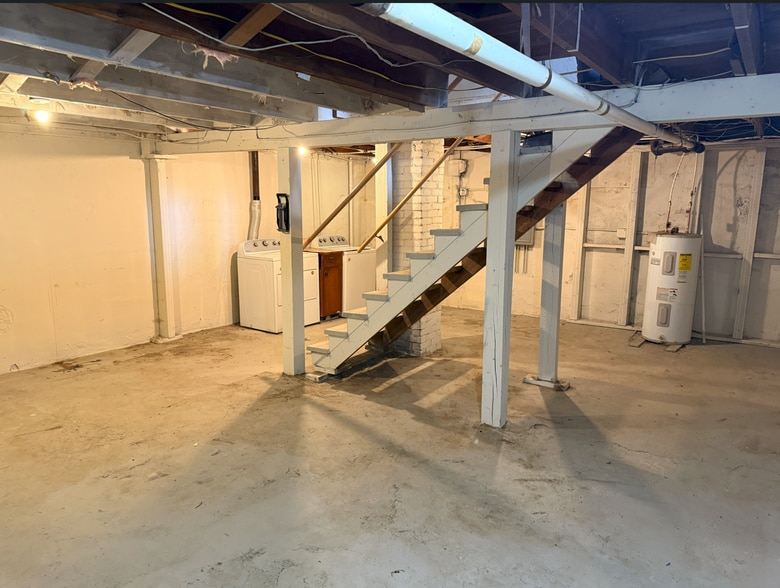 Building Photo - 10151 Lancaster Rd