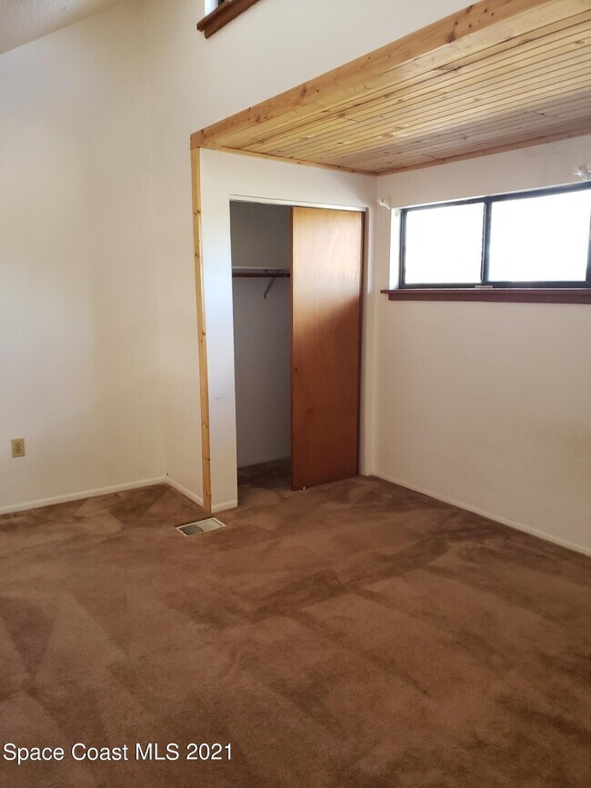 Building Photo - 206 Pierce Ave
