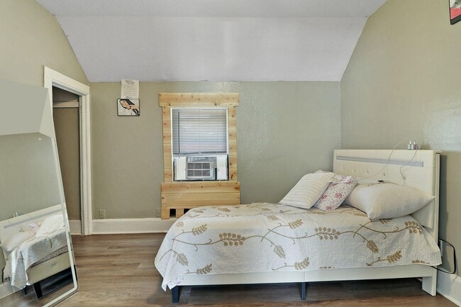 Building Photo - 5619 14th Ave