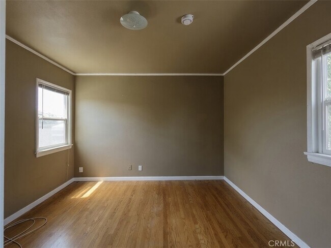 Building Photo - 3907 Edgehill Dr