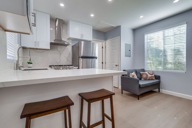 Building Photo - 6504 W 84th Pl