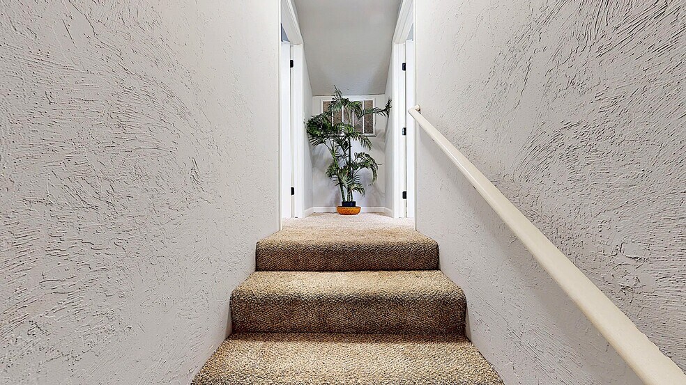 Building Photo - 204 N Santa Ana Ave