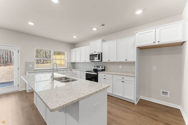 Building Photo - 755 Lakehaven Ln