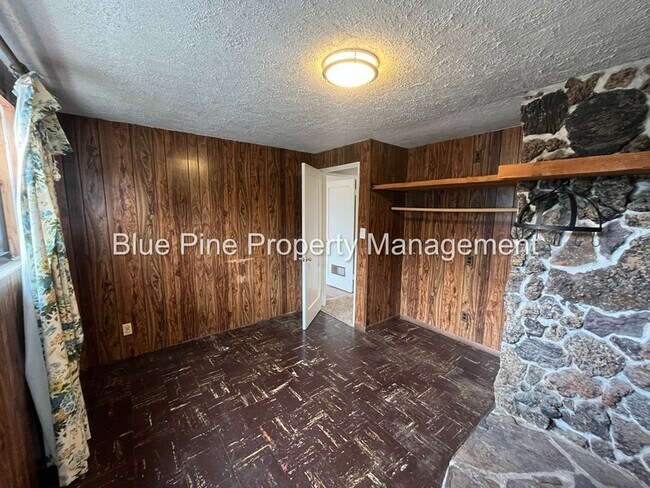 Building Photo - 1080 Halsey St
