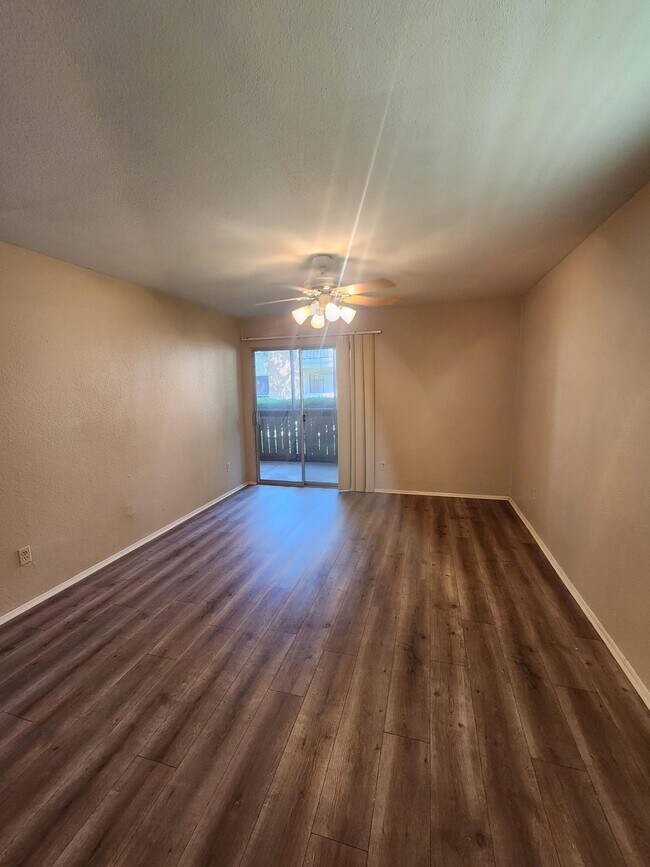 Building Photo - 5665 Birchmont Dr