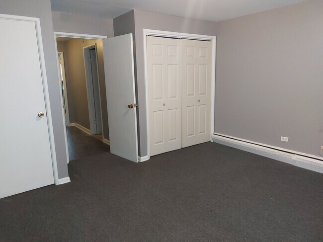 Building Photo - 5037 S Drexel Blvd