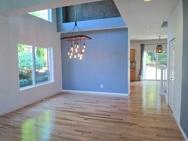 Building Photo - Gorgeous 4 Bedroom Lake Stevens Home in Cr...