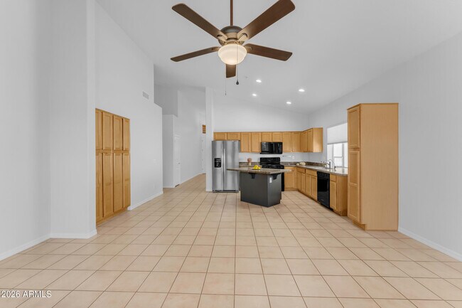 Building Photo - 13867 E Paradise Ln