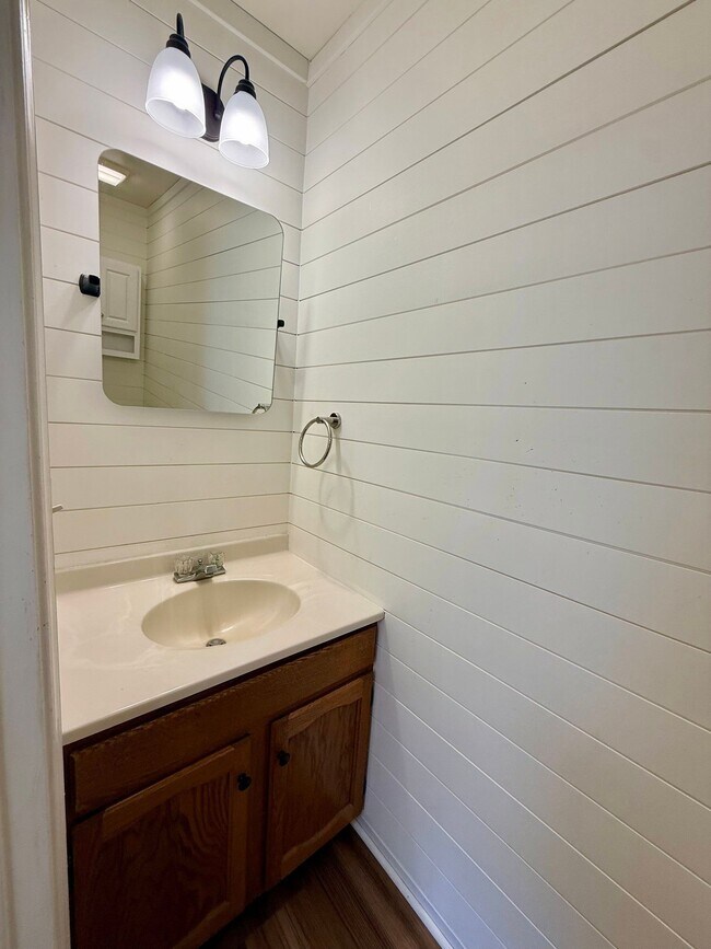 Building Photo - 202 Heatherwood Dr