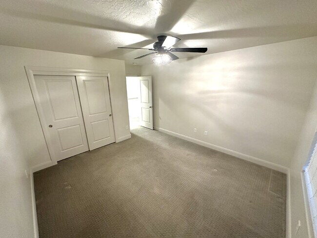 Building Photo - “St. George, Aspen Estates: 5 spacious bed...