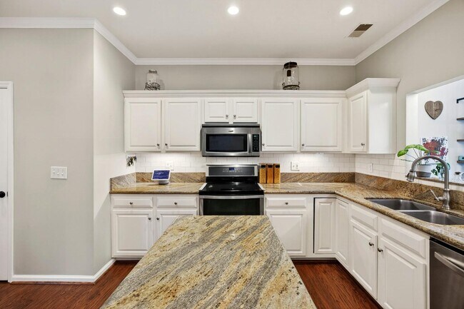 Building Photo - 5409 Dwight Dr