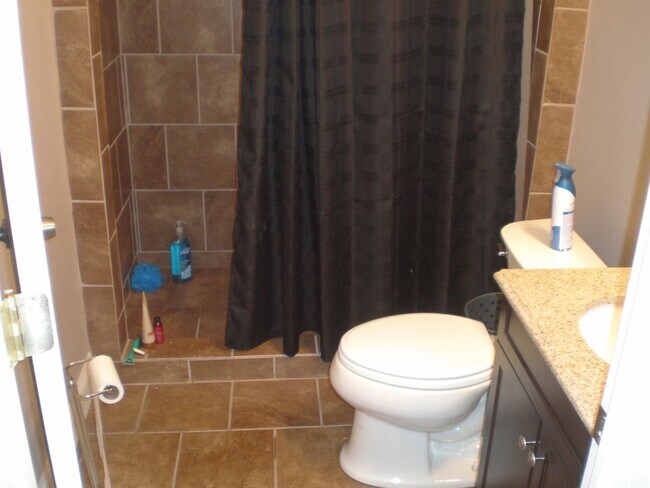 Building Photo - College Rental - South Side