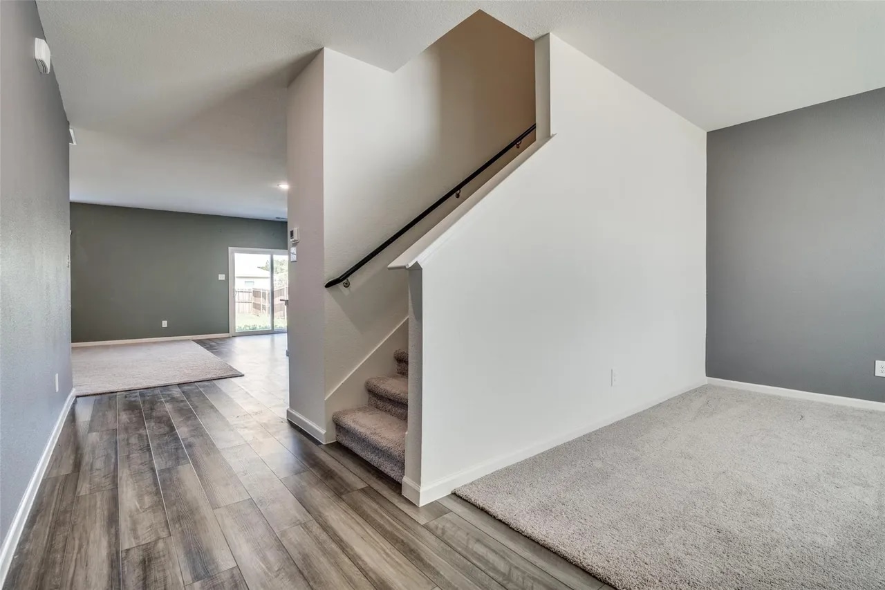 Building Photo - 731 Yorkshire Dr