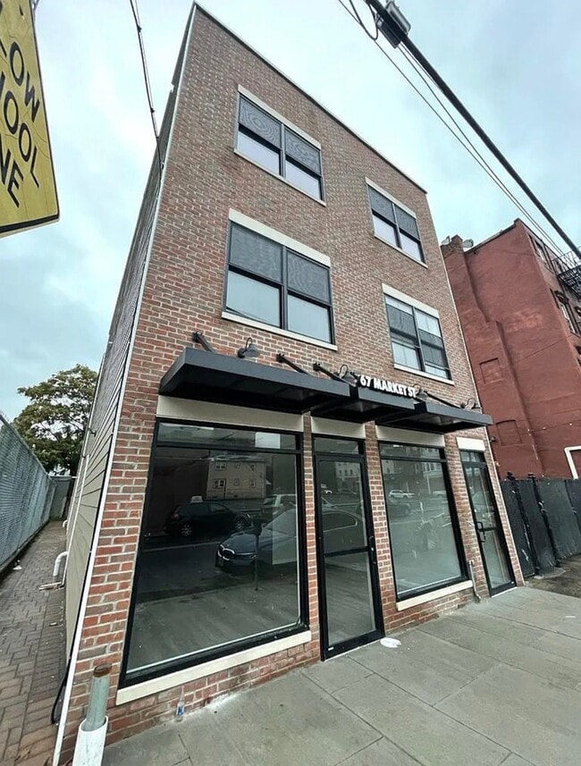 Building Photo - 67 Market St