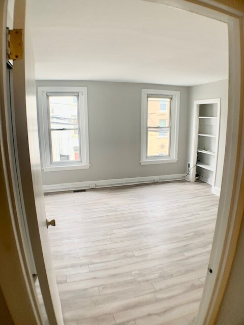Building Photo - 164 Markle St