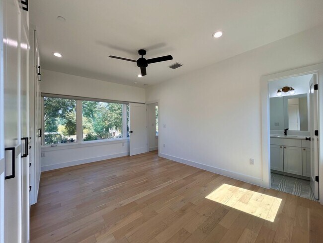 Building Photo - 4010 Clawson Rd