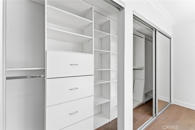 Building Photo - 1452 Loma Dr