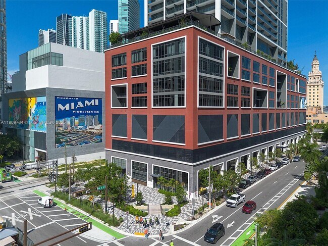 Building Photo - 601 NE 1st Ave