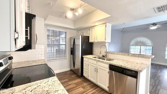 Building Photo - 1211 N Miller Rd