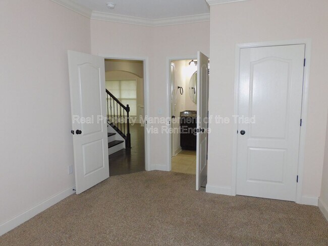 Building Photo - 4517 Gunnersbury Ln