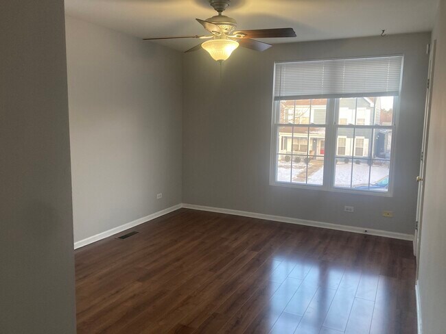 Building Photo - 1093 Symphony Dr