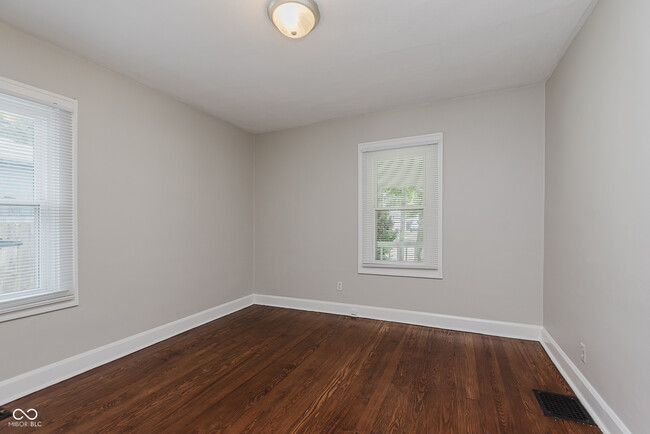Building Photo - 6222 Kingsley Dr