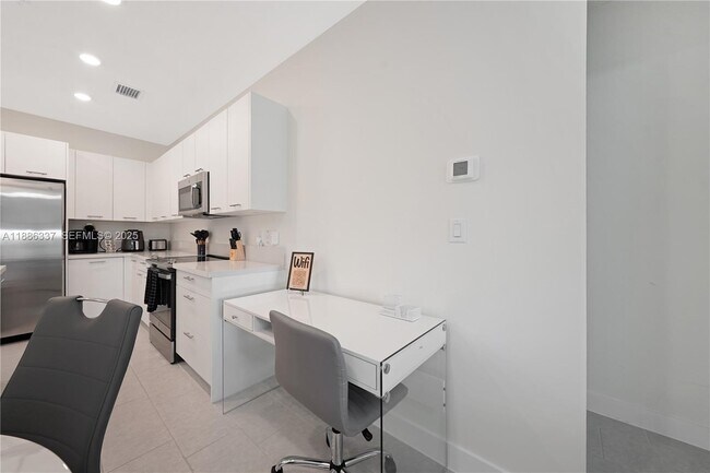 Building Photo - 8167 NW 41st St