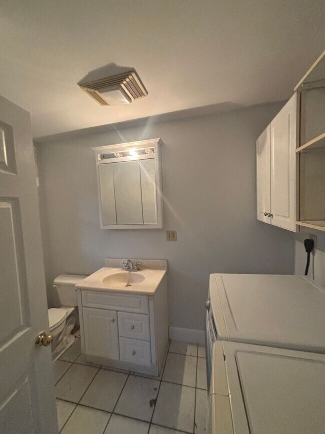 Building Photo - 318 Front St