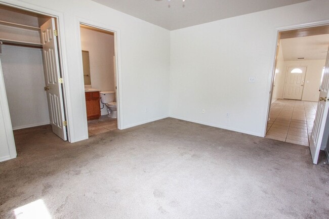 Building Photo - 8135 E Ashley Dr