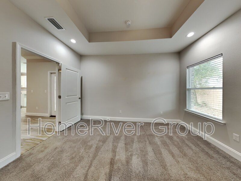 Building Photo - 418 Little John Rd