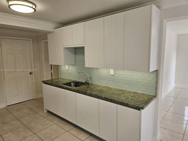 Building Photo - 651 SW 66th Ave