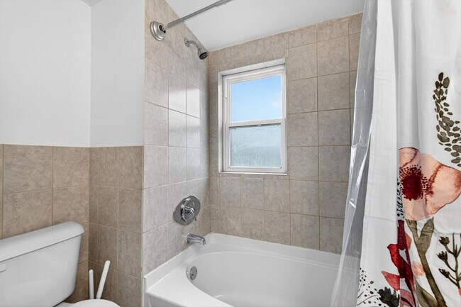 Building Photo - 146 W Felton Ave