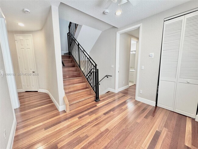 Building Photo - 504 SW 4th Ave