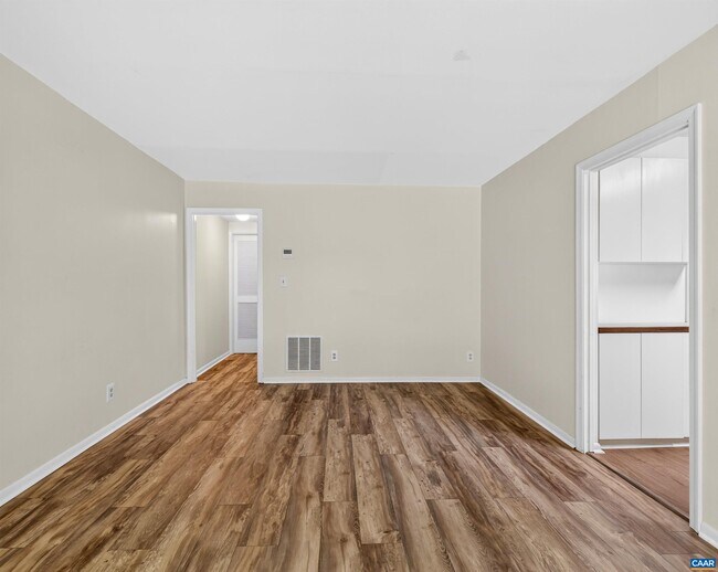 Building Photo - 225 Harvest Dr
