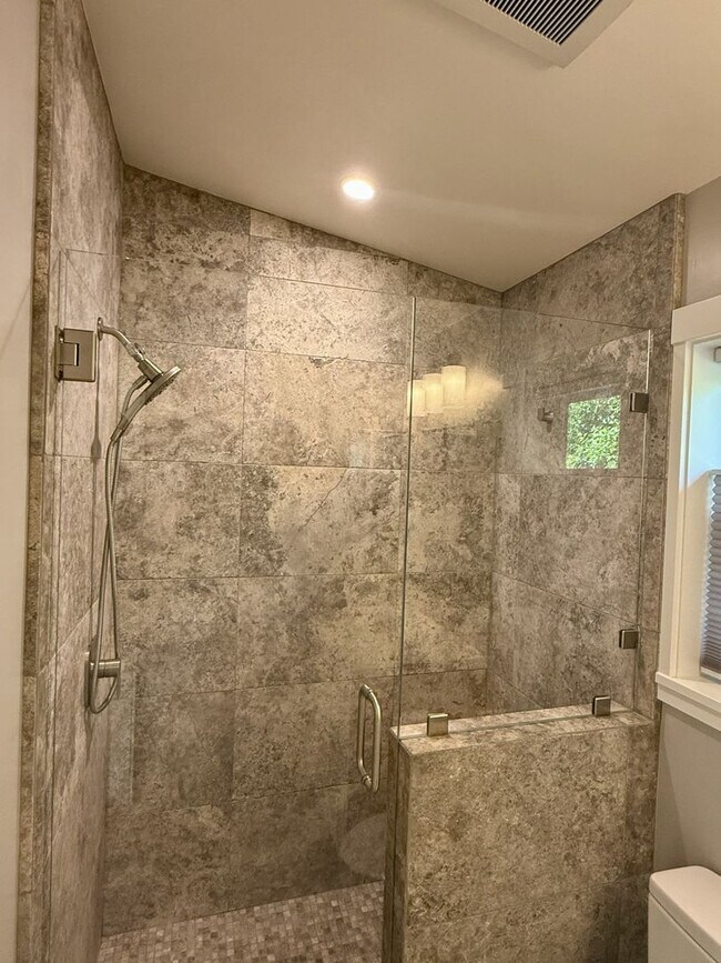 Building Photo - Beautiful Two Bedroom/Two Bathroom Home with Large Yard