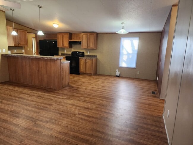 Building Photo - 306 E Spruce St