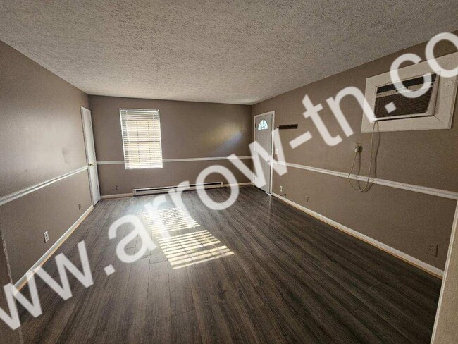 Building Photo - (221-223) Cedarmont Circle