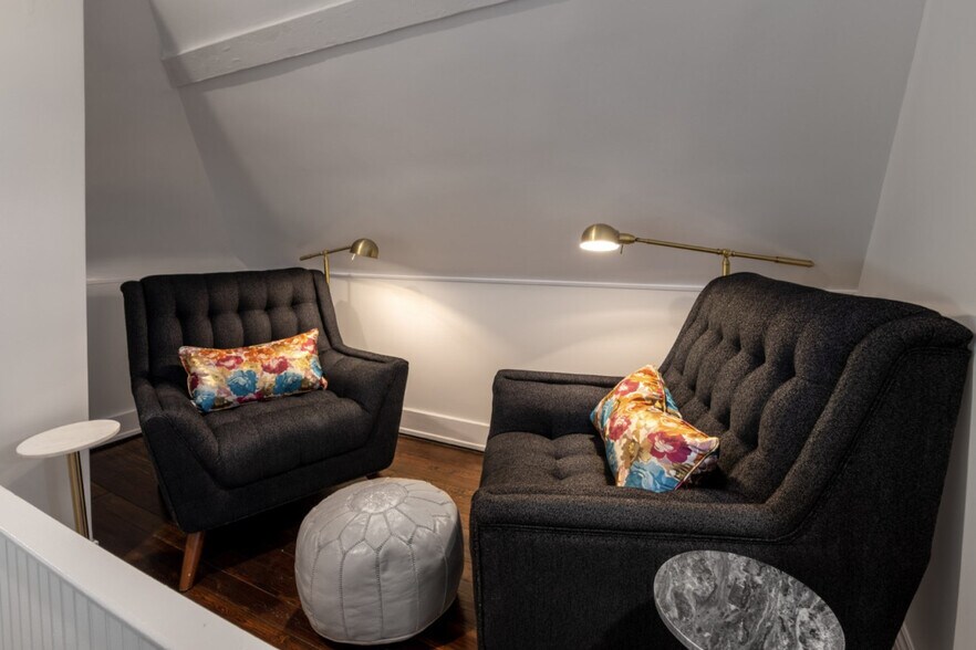 Building Photo - 1382 Burdette Ave