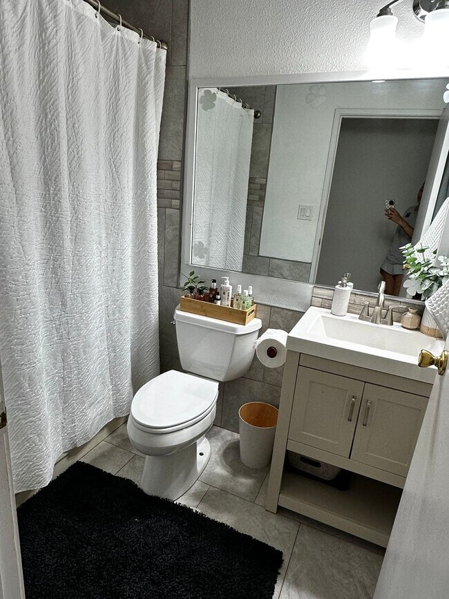 Building Photo - $3,500 / Month | 3 Bed / 2 Bath | Haleakala Gardens