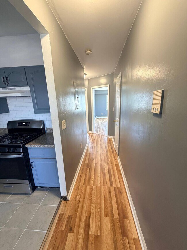 Building Photo - 392 Montauk Ave.