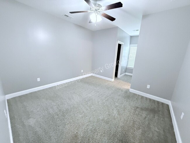 Building Photo - 4BR/4.5BA Stand Alone Unit For Rent
