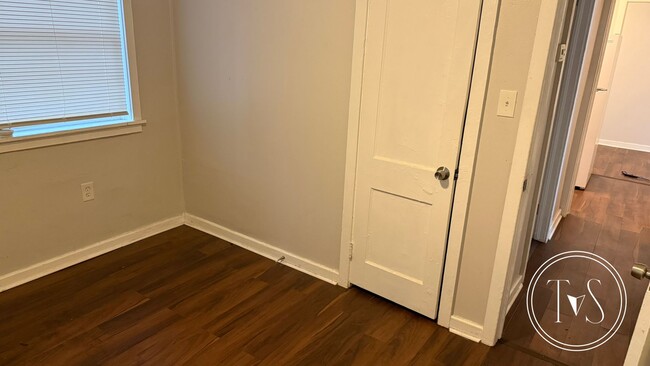 Building Photo - 1014 Shawnee St