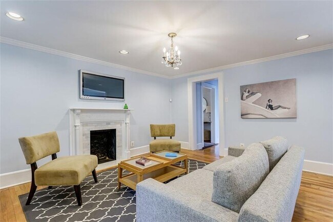 Building Photo - 1987 Knight Ct SE