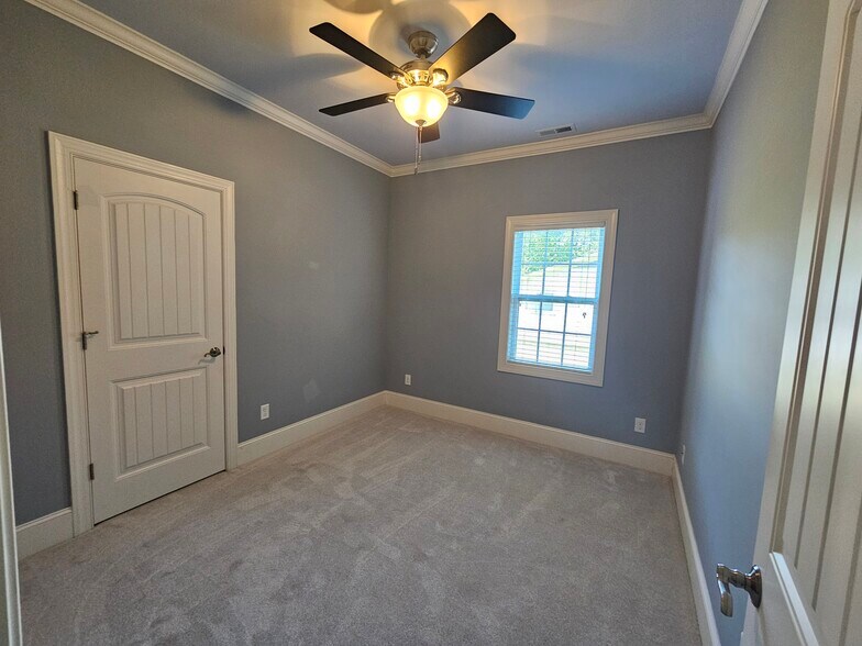 Building Photo - 621 Hadley Ct
