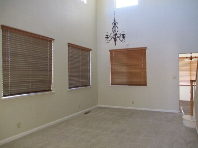 Building Photo - Northwest Suburban  Beauty