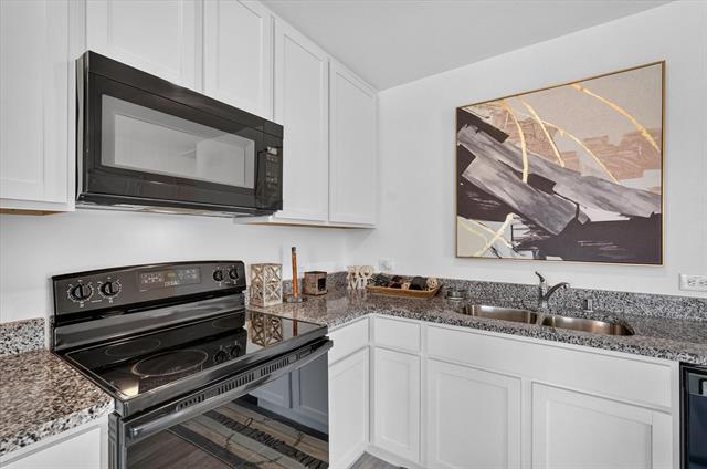 Building Photo - 6825 Sunbeam Cir