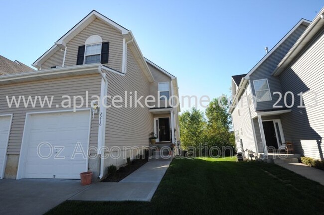 Building Photo - 2216 SW Rambling Vine Rd