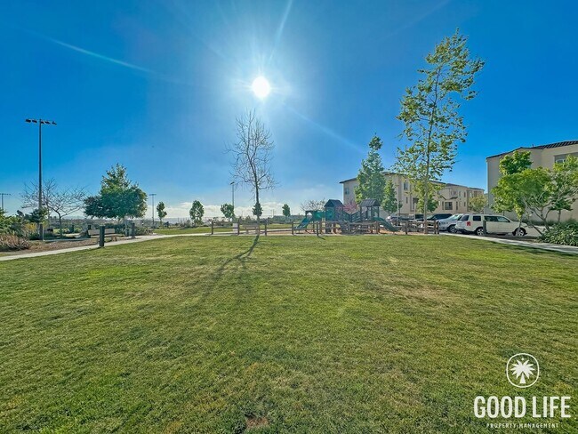 Building Photo - Luxury 3-Level 4BR Home | 1,696 Sq Ft | New Build San Diego Living