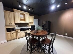 Building Photo - studio apartment
